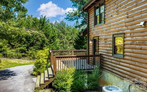 447 Hidden Lake Pkwy, Nebo, NC, 28761-9104 | Card Image