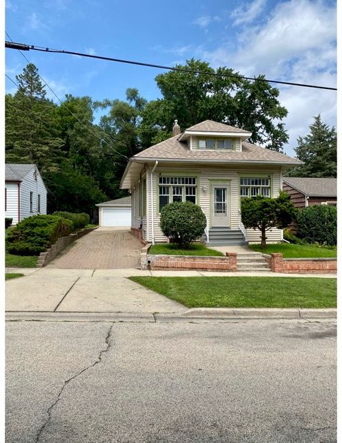 626 Bent St, Elgin, IL, 60120-7976 | Card Image