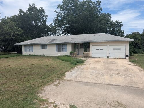 201 W Eckhart Ave, Thrall, TX, 76578-1755 | Card Image