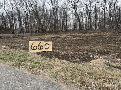 660 Guildfield Dr, Clarksville, TN, 37043-1056 | Card Image