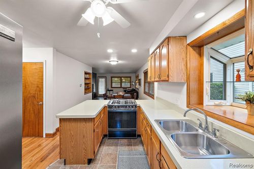 836 Miller Ave, Rochester, MI, 48307-1609 | Card Image