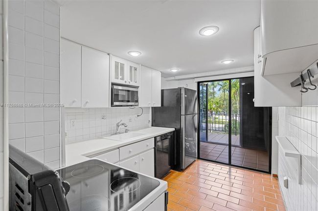 2B - 77 Crandon Blvd, Condo with 1 bedrooms, 2 bathrooms and null parking in Key Biscayne FL | Image 22