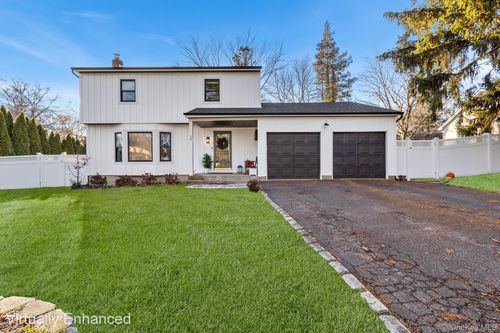 24 Parkside Ave, Miller Place, NY, 11764-2720 | Card Image