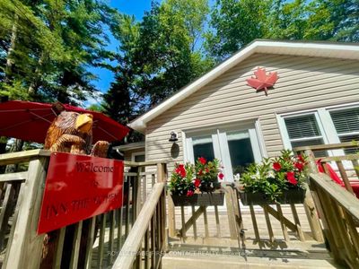 886 Muskoka Road 10, House other with 2 bedrooms, 1 bathrooms and 5 parking in Huntsville ON | Image 2