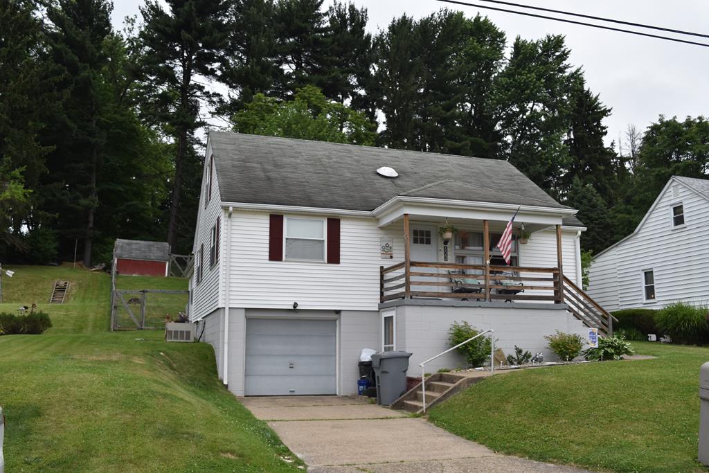 Beacon Dr, Weirton, WV 26062
