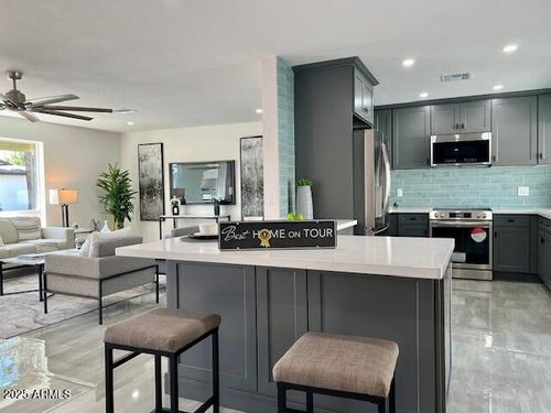 2818 E Malapai Dr, Phoenix, AZ, 85028-4823 | Card Image