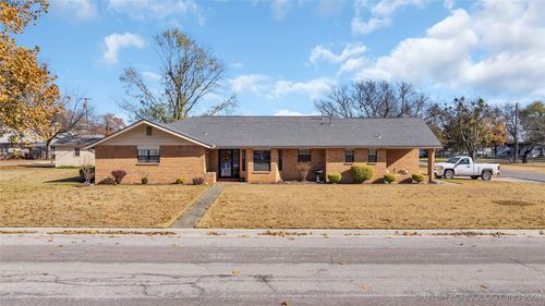 106 S 8th St, Davis, OK, 73030-2326 | Card Image