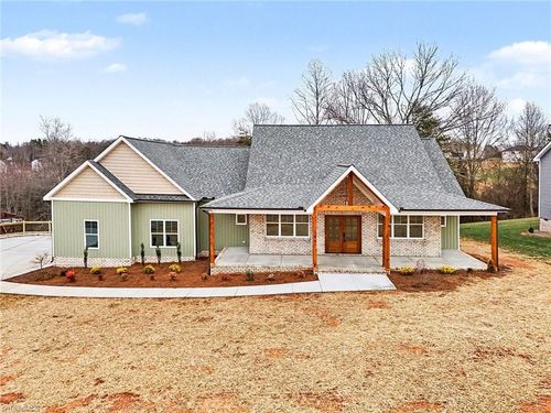 183 Providence Trl, Madison, NC, 27025-8353 | Card Image