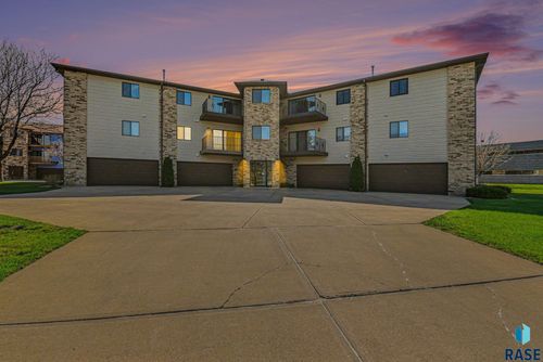 4605 W Custer Ln Lane, Sioux Falls, SD, 57106-3797 | Card Image