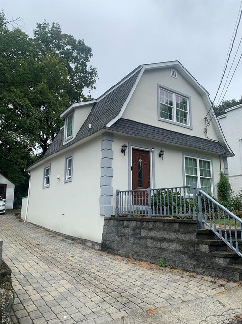 2 Cedar Ln, Suffern, NY, 10901-4702 | Card Image