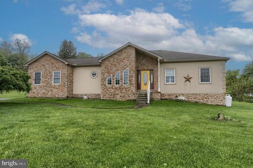 2038 E Harrisburg Pike, MIDDLETOWN, PA, 17057-3932 | Card Image