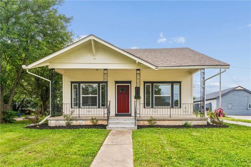 105 E Hale St, Spring Hill, KS, 66083-8710 | Card Image
