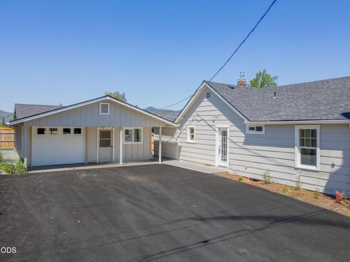 2732 Denton Trl, Grants Pass, OR, 97527-6713 | Card Image