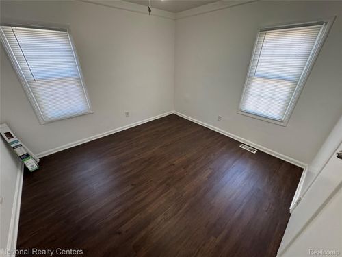 8709 Toepfer Rd, Warren, MI, 48089-4001 | Card Image