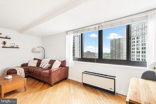 17b-1420 Locust St, PHILADELPHIA, PA, 19102-4210 | Card Image