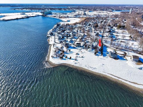 2 Oneil Rd, Somerset, MA, 02725-1707 | Card Image