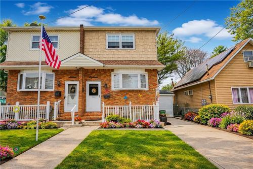 18 Parish Ave, Staten Island, NY, 10314-4616 | Card Image