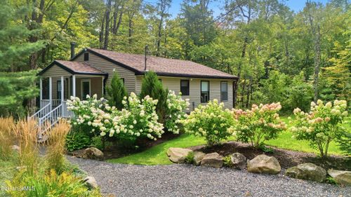 22 Dawn Dr, Becket, MA, 01223 | Card Image