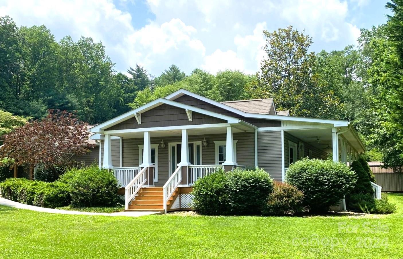Springs Dr, Hendersonville, NC 28791