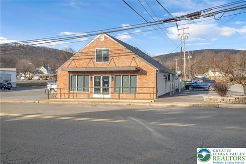 67 Park Ave, Wind Gap, PA, 18091-1241 | Card Image