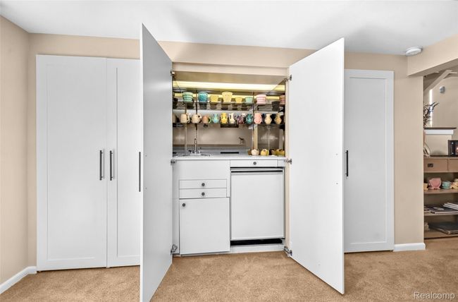 Built-In Wet Bar in Lower Level | Image 37