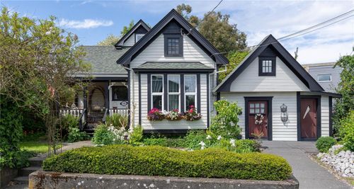 814 Hereward Rd, Victoria, BC, V9A4C8 | Card Image