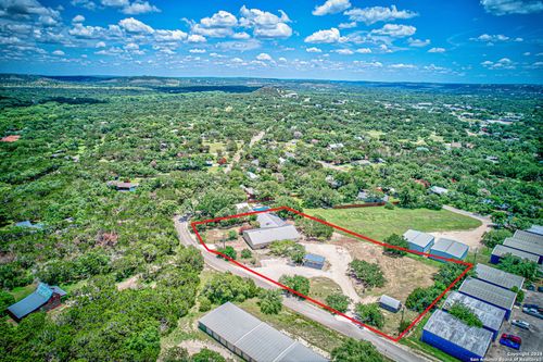 45 La Buena Vista Dr, Wimberley, TX, 78676-3631 | Card Image