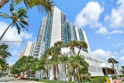 1204 - 2655 Collins Ave, Condo with 2 bedrooms, 2 bathrooms and null parking in Miami Beach FL | Image 1