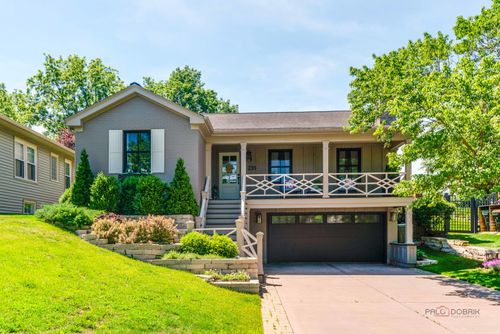 235 Coolidge Ave, Barrington, IL, 60010-4211 | Card Image