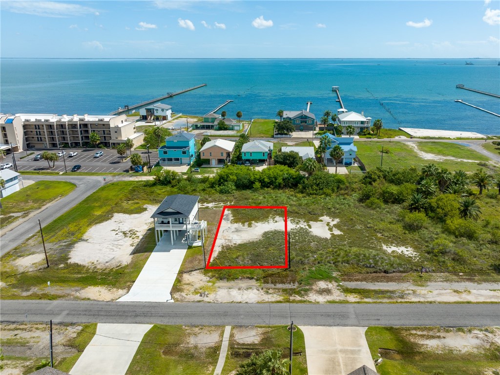 1112 S Magnolia St, Rockport, TX 78382