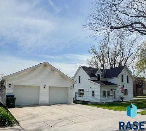 323 Lincoln St, Luverne, MN, 56156 | Card Image
