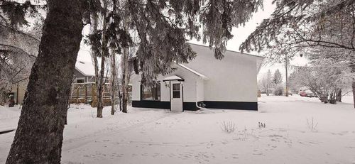 5489 51 Ave, Lacombe, AB, T4L1K9 | Card Image