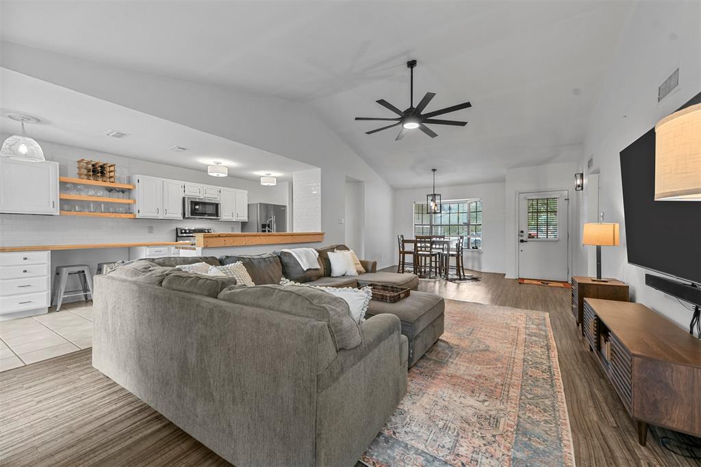 Bowie Dr, Carrollton, TX 75006