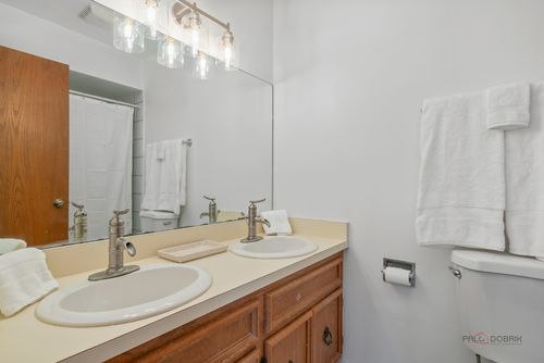 4-1111 Waukegan Rd, Lake Forest, IL, 60045-3758 | Card Image
