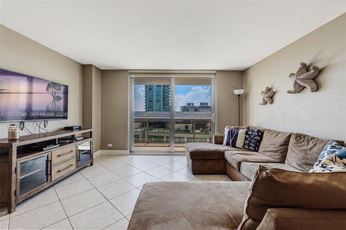 936-6039 Collins Ave, Miami Beach, FL, 33140-2247 | Card Image