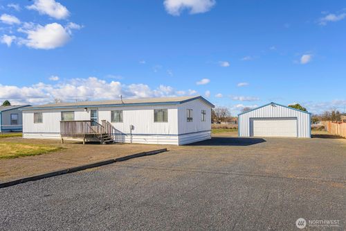 4934 Road M Ne, Moses Lake, WA, 98837-8607 | Card Image