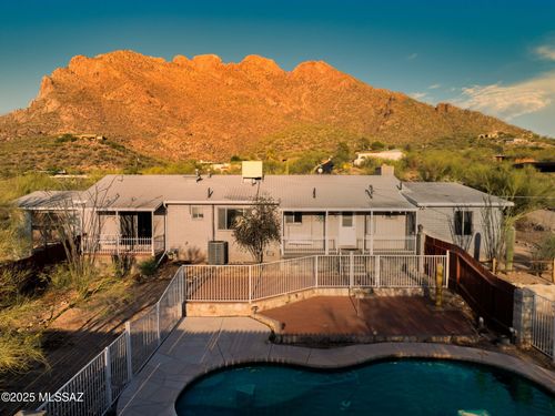 9001 N Riviera Dr, Tucson, AZ, 85704-7424 | Card Image