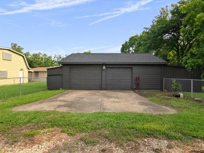 Alley access to 2 car garage | Image 3