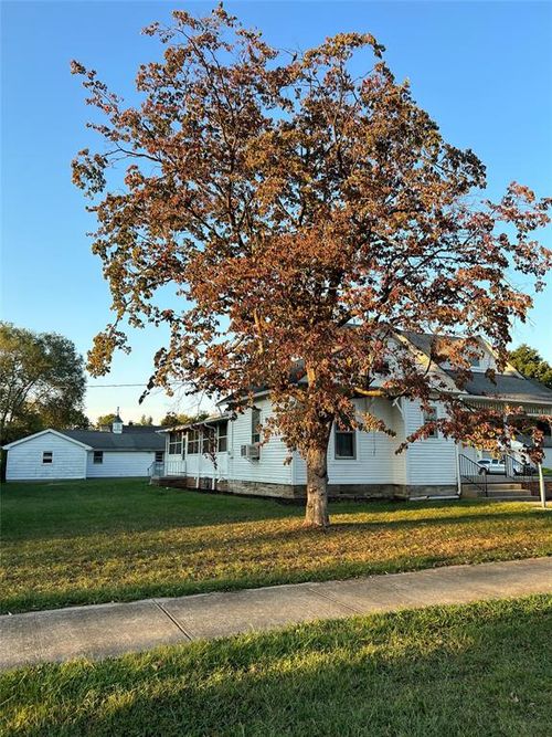 304 W Main St, Worthington, IN, 47471-1523 | Card Image