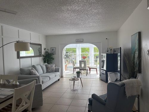 204-3430 Nw 52nd Ave, Lauderdale Lakes, FL, 33319-5216 | Card Image