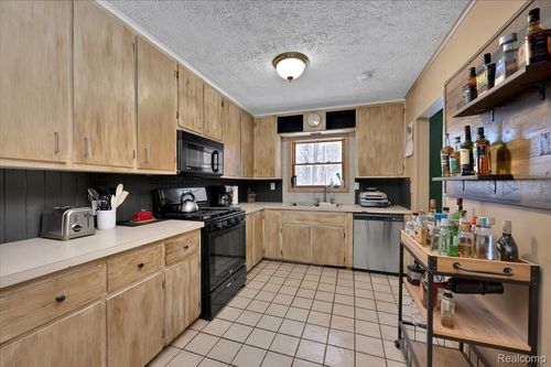 500 W Norway Lake Rd, Lapeer, MI, 48446-8743 | Card Image