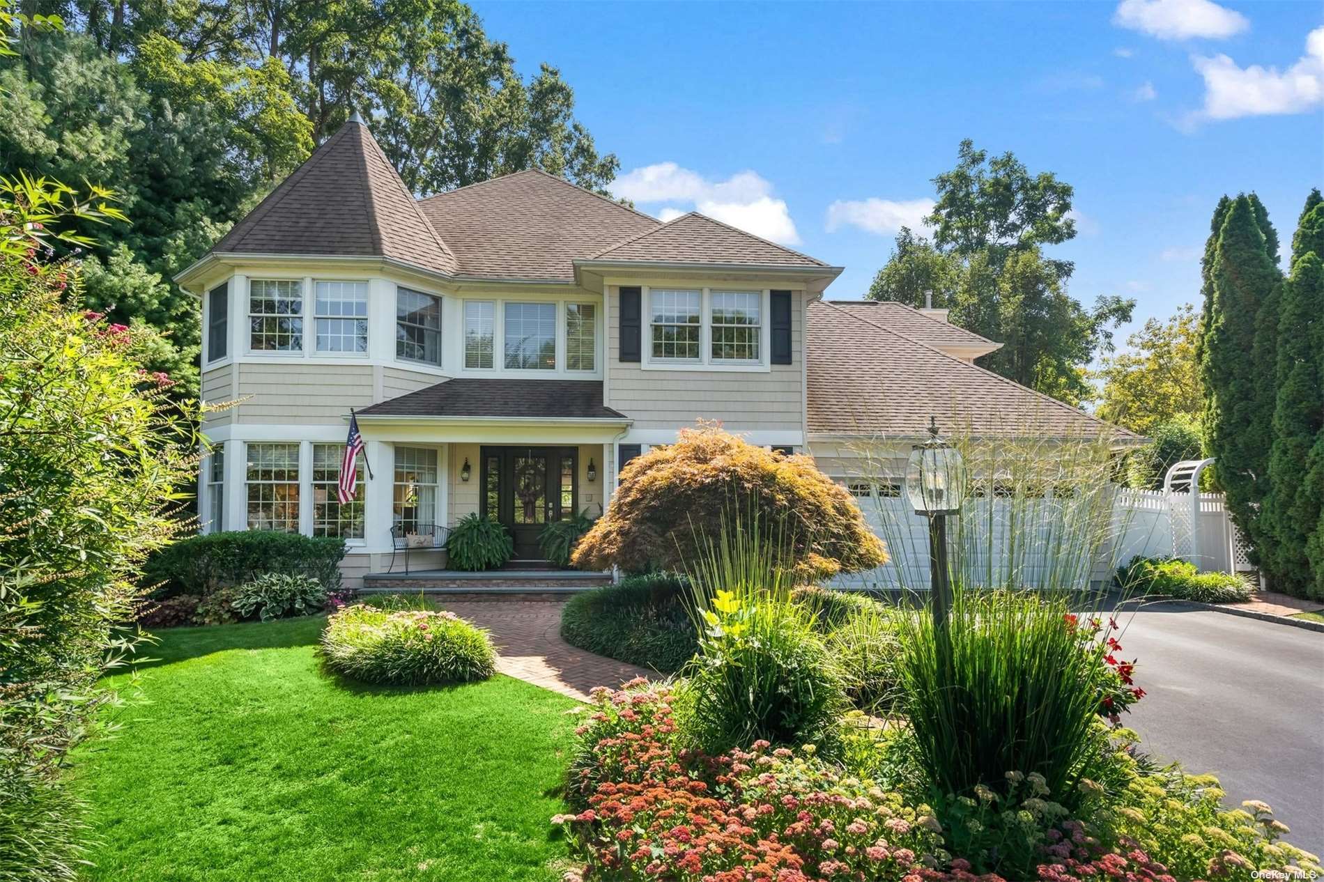Chuck Hollow Ct, Huntington, NY 11743