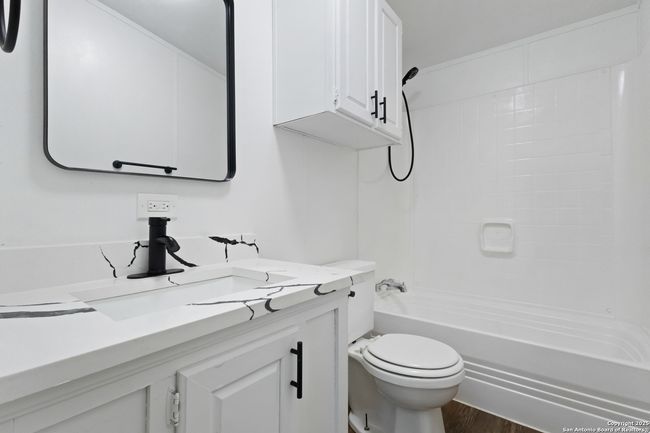 Secondary Bathroom | Image 16