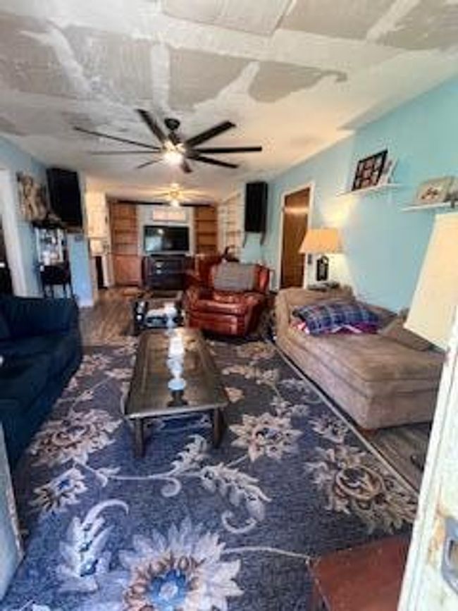 Living Room | Image 7