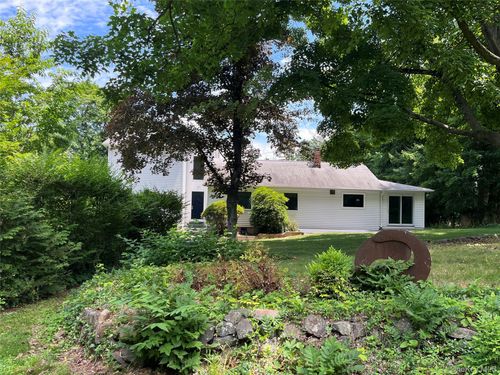 17 Montrose Station Rd, Montrose, NY, 10548-1007 | Card Image