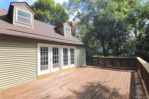 10324 Greenwood Rd, Whitmore Lake, MI, 48189-9101 | Card Image
