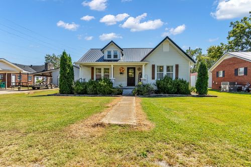 15 S Oak St, Hohenwald, TN, 38462-1739 | Card Image