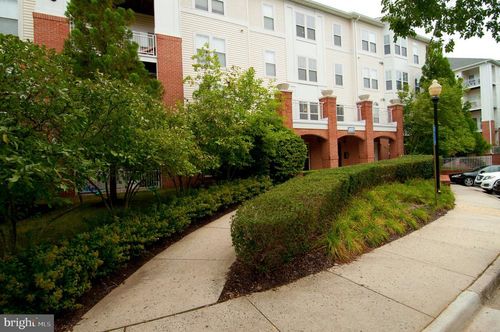 unit-212-2921 Deer Hollow Way, FAIRFAX, VA, 22031-6043 | Card Image