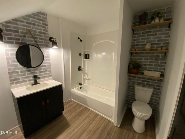 Second Floor Bath | Image 20