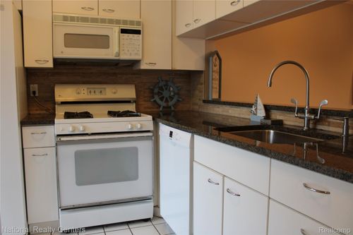 apt-31-44800 Bayview Dr, Novi, MI, 48377-1380 | Card Image